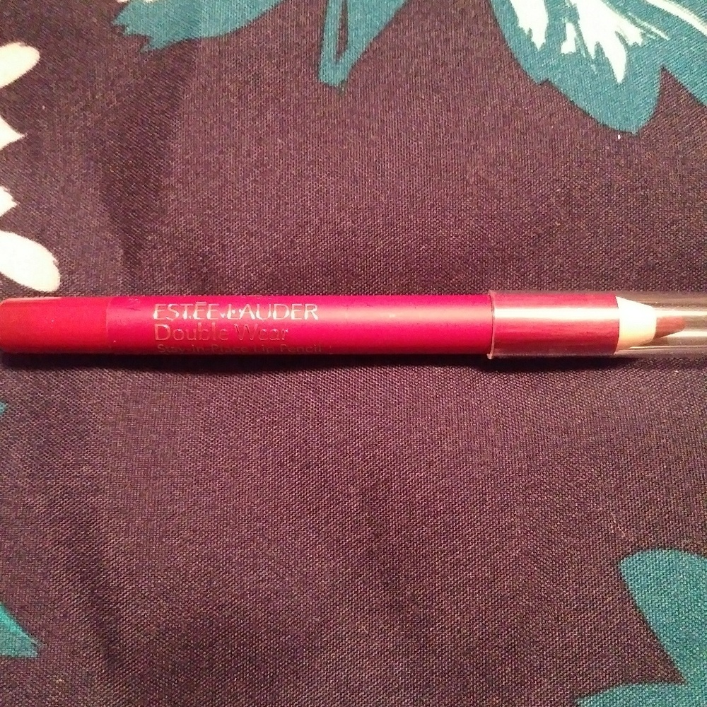 Stay in place lip pencil